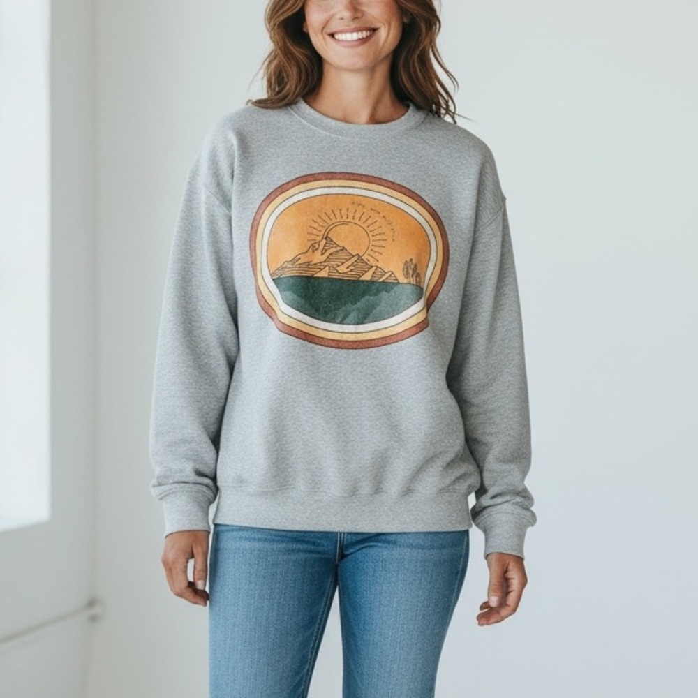 Boutique Women’s Gray The Sun Will Rise Graphic Crewneck Sweatshirt Medium